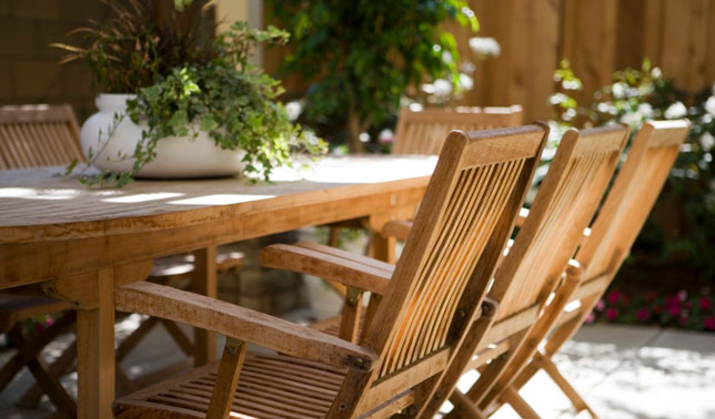 Ponga al da sus muebles de jardn